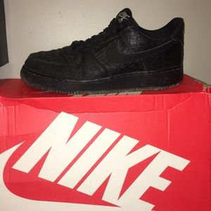 Black alligator AF1’s